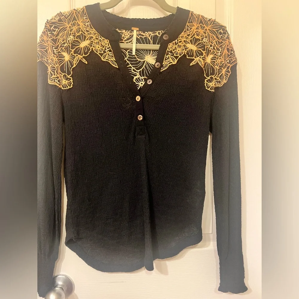 Free People Easy Breezy Floral Embroidered Boho Henley Blk/peach XS